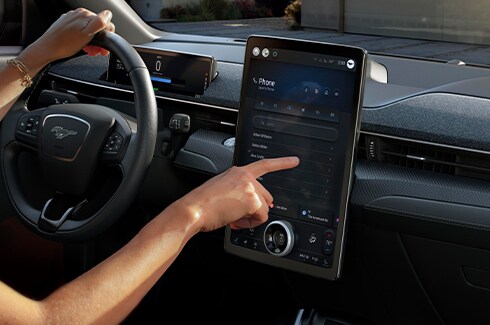 Conectividad de Camioneta Eléctrica Ford Mustang MachE 2023, Pantalla táctil para iOS y Android